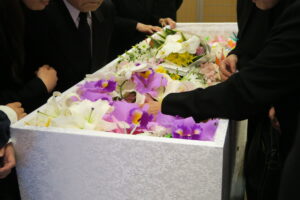 新型コロナによるご遺体は葬儀で安置できる？適切な処置があれば感染リスクはほぼなし