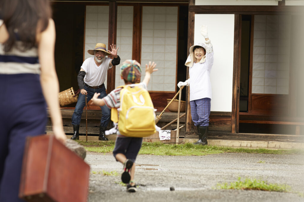 コロナ禍の年末年始は帰省してよい？約8割が外出自粛と回答