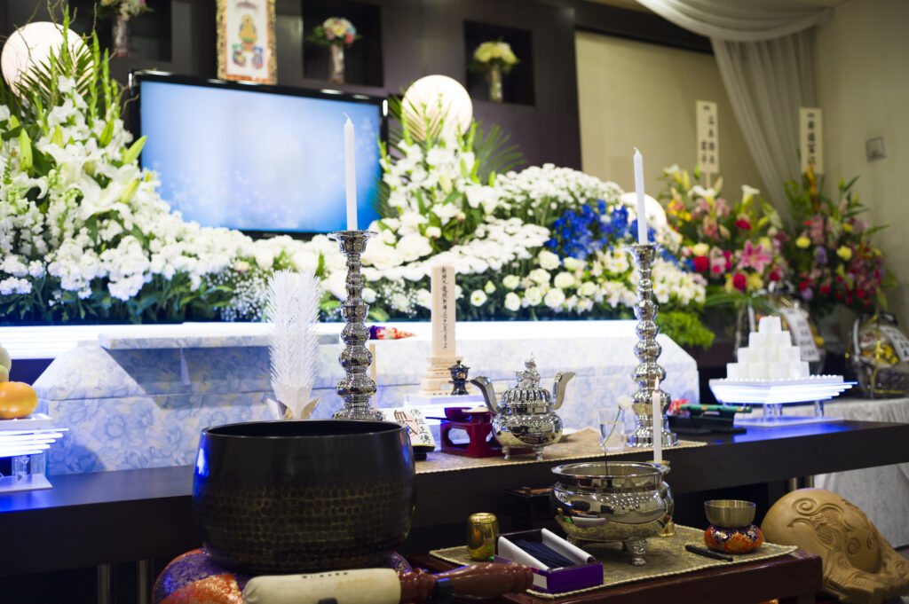家族葬ではどんな祭壇が選ばれる？
