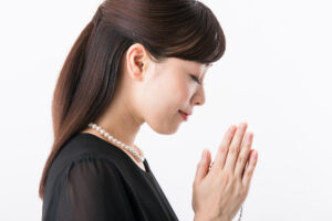 中陰法要とは？初七日法要や四十九日法要を行う目的について解説